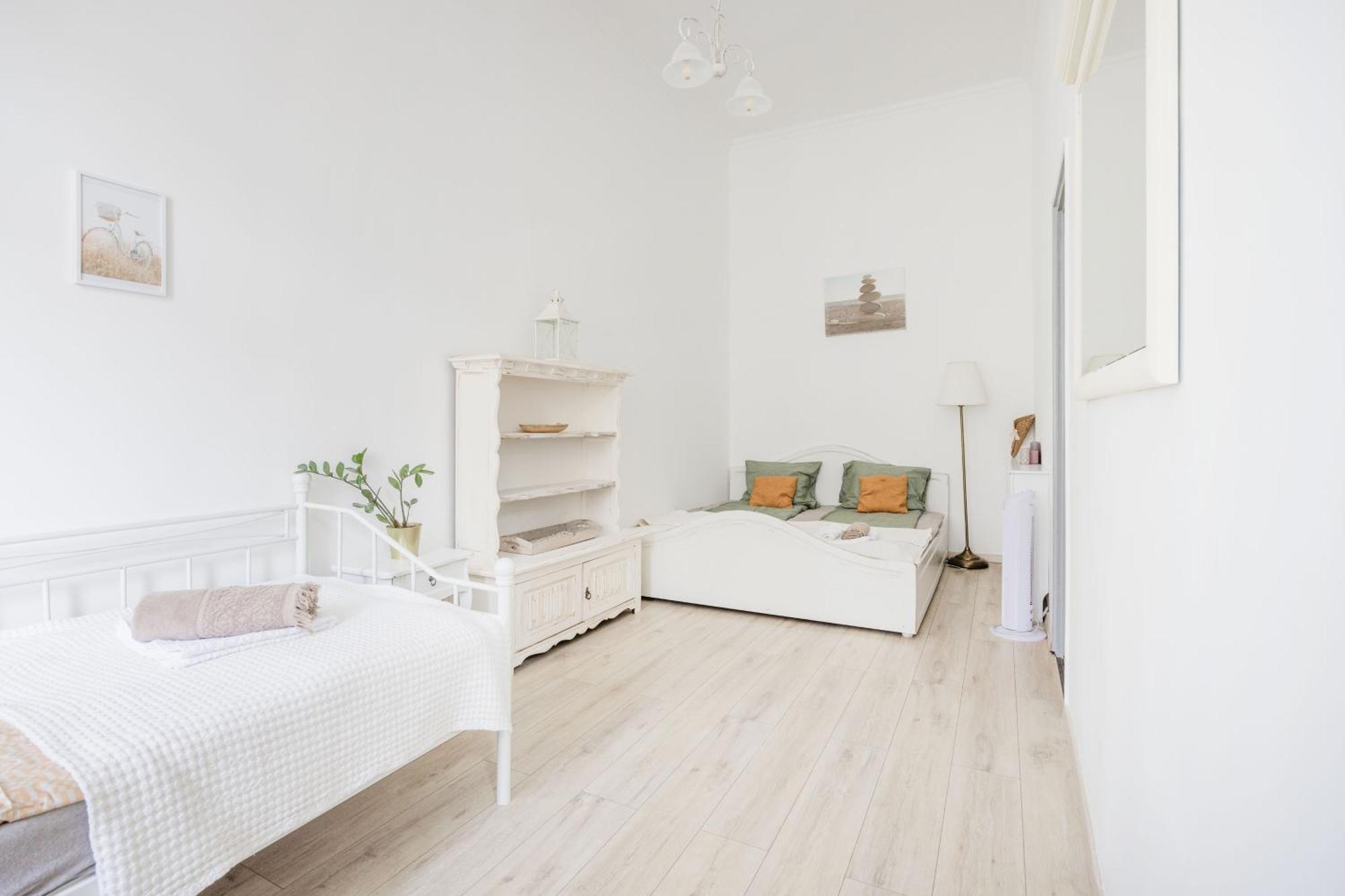 Apartament A Touch Of Provence And Pastels In The Centre Budapesta