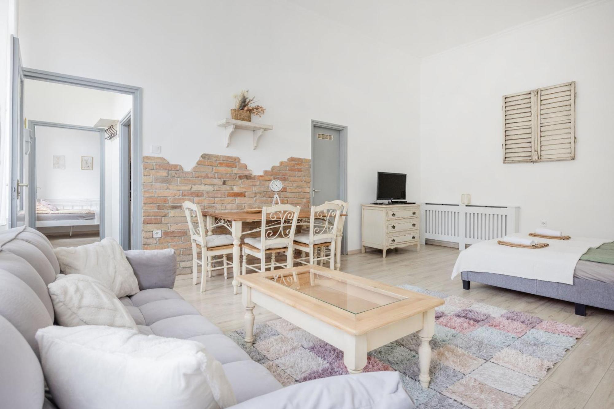 Apartament A Touch Of Provence And Pastels In The Centre Budapesta