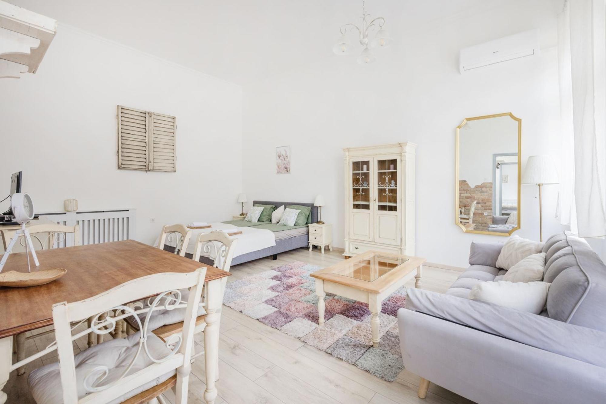 A Touch Of Provence And Pastels In The Centre Apartament Budapesta